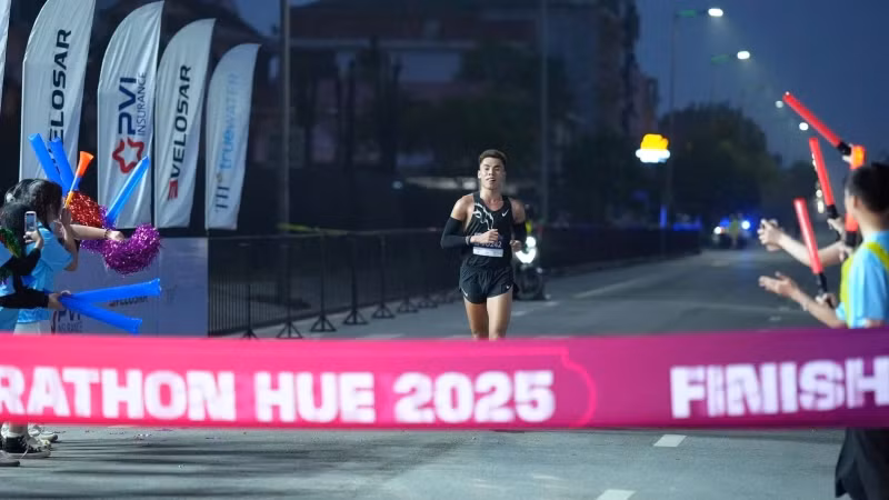Sôi động Giải VnExpress Marathon Huế 2025 ảnh 26