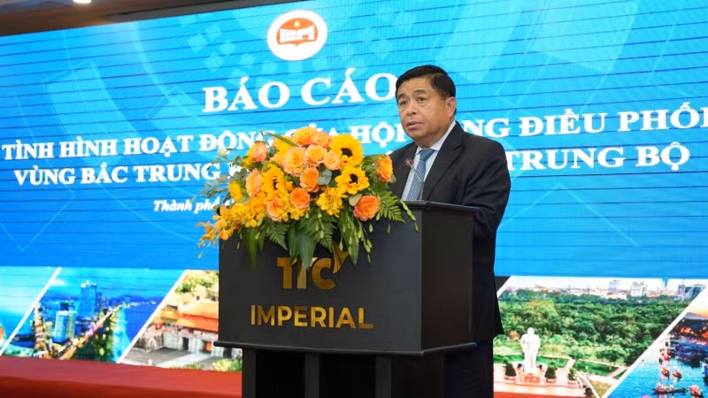 Bộ trưởng Kế hoạch và Đầu Tư Nguyễn Chí Dũng cho biết, tư duy về liên kết vùng Bắc Trung Bộ và duyên hải miền trung dần được đổi mới, đã hình thành cơ chế điều phối vùng. Bộ trưởng Kế hoạch và Đầu Tư Nguyễn Chí Dũng cho biết, tư duy về liên kết vùng Bắc Trung Bộ và duyên hải miền trung dần được đổi mới, đã hình thành cơ chế điều phối vùng.