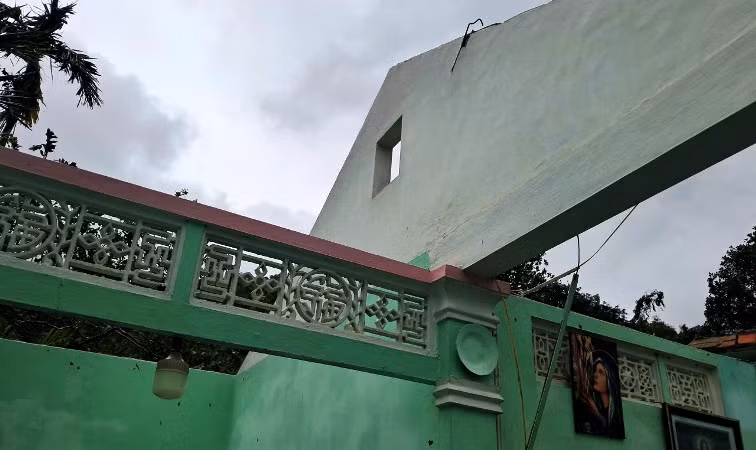 Nhiều ngôi nhà của dân tại Thừa Thiên Huế bị tốc mái, hư hỏng do bão số 6.