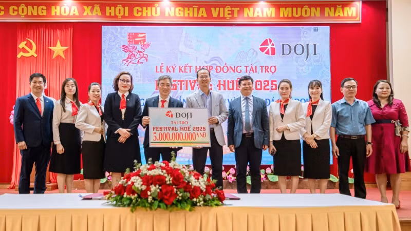 Lần đầu tiên Tập đoàn Vàng bạc Đá quý DOJI đồng hành cùng Festival Huế 2025 với danh vị “Nhà tài trợ kim cương”.