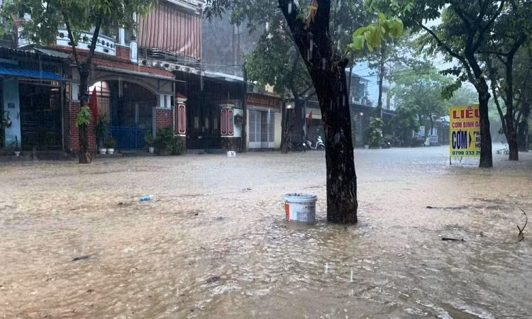 Ban Chỉ huy Phòng, chống thiên tai và Tìm kiếm cứu nạn tỉnh cảnh báo, trong 6 giờ tới, tại khu vực Thừa Thiên Huế vẫn tiếp tục có mưa, mưa vừa, có nơi mưa to. Ban Chỉ huy Phòng, chống thiên tai và Tìm kiếm cứu nạn tỉnh cảnh báo, trong 6 giờ tới, tại khu vực Thừa Thiên Huế vẫn tiếp tục có mưa, mưa vừa, có nơi mưa to.