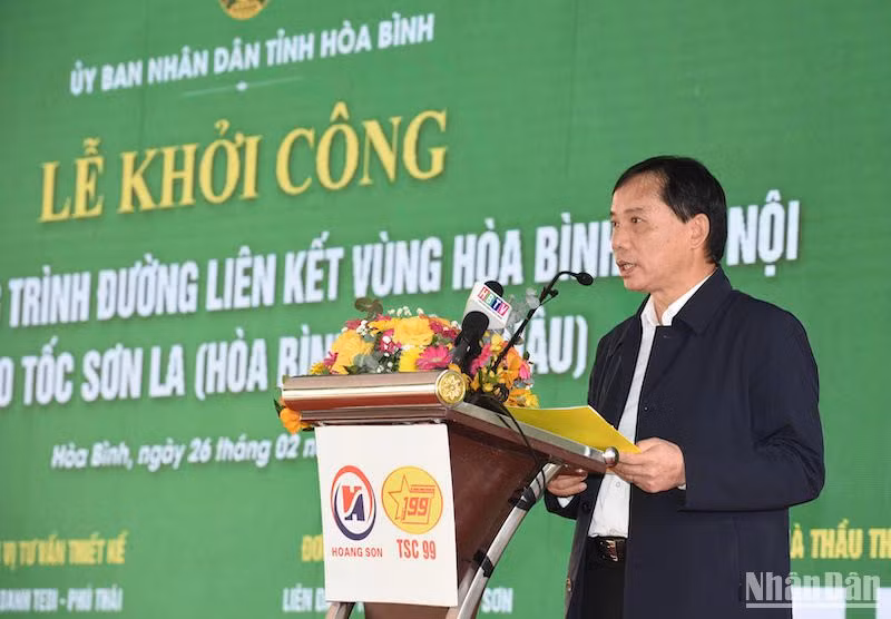 Đại diện lãnh đạo tỉnh Hòa Bình phát biểu.