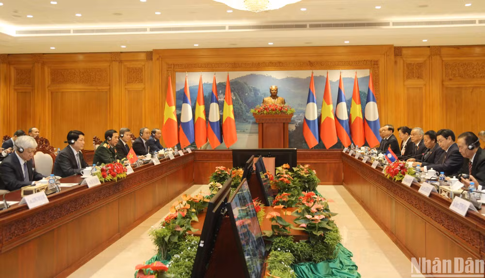 Chủ tịch nước Lương Cường hội kiến Chủ tịch Quốc hội Lào Saysomphone Phomvihane.