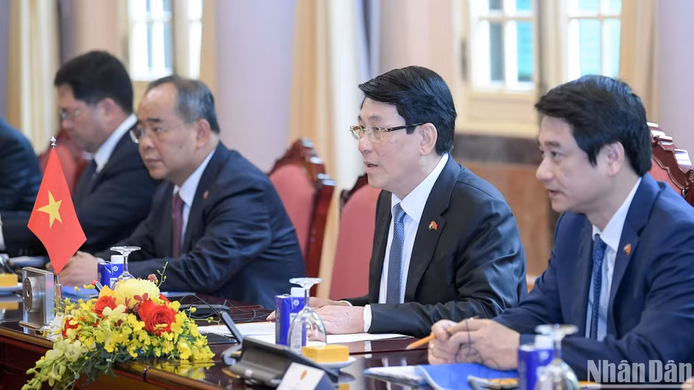 Chủ tịch nước Lương Cường phát biểu tại hội đàm. Chủ tịch nước Lương Cường phát biểu tại hội đàm.