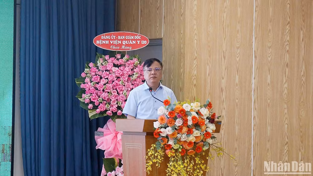 PGS, TS Trần Anh Tuấn chia sẻ tại hội nghị.