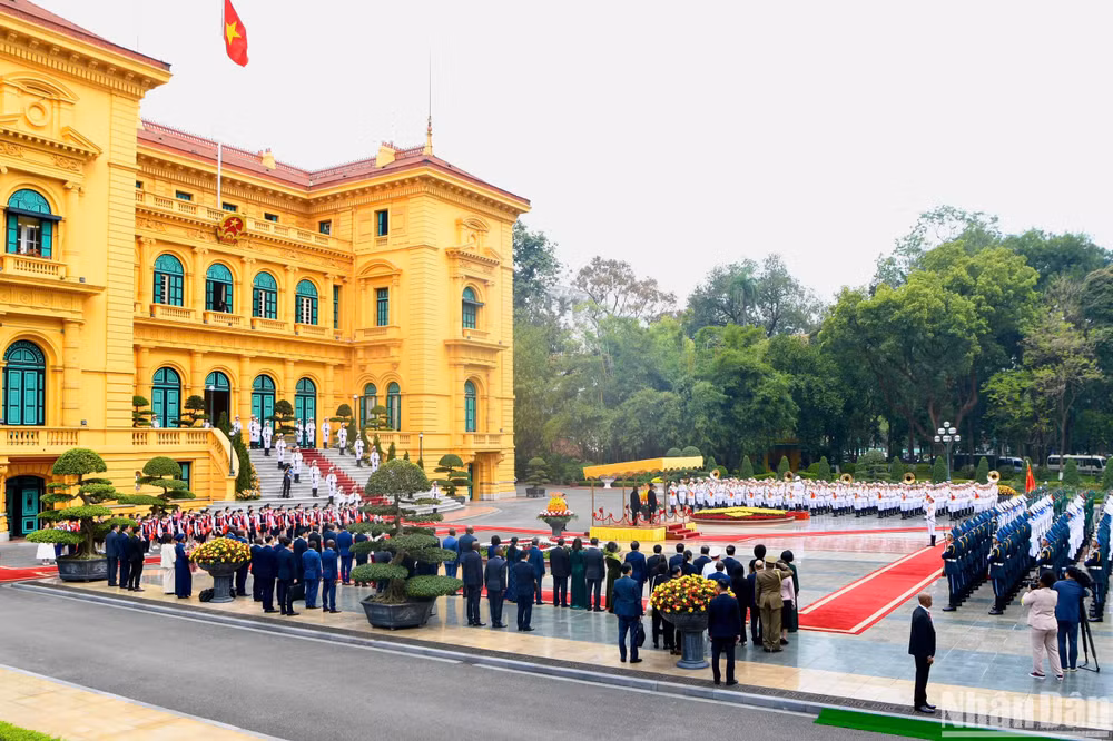 Toàn cảnh Lễ đón. Toàn cảnh Lễ đón.