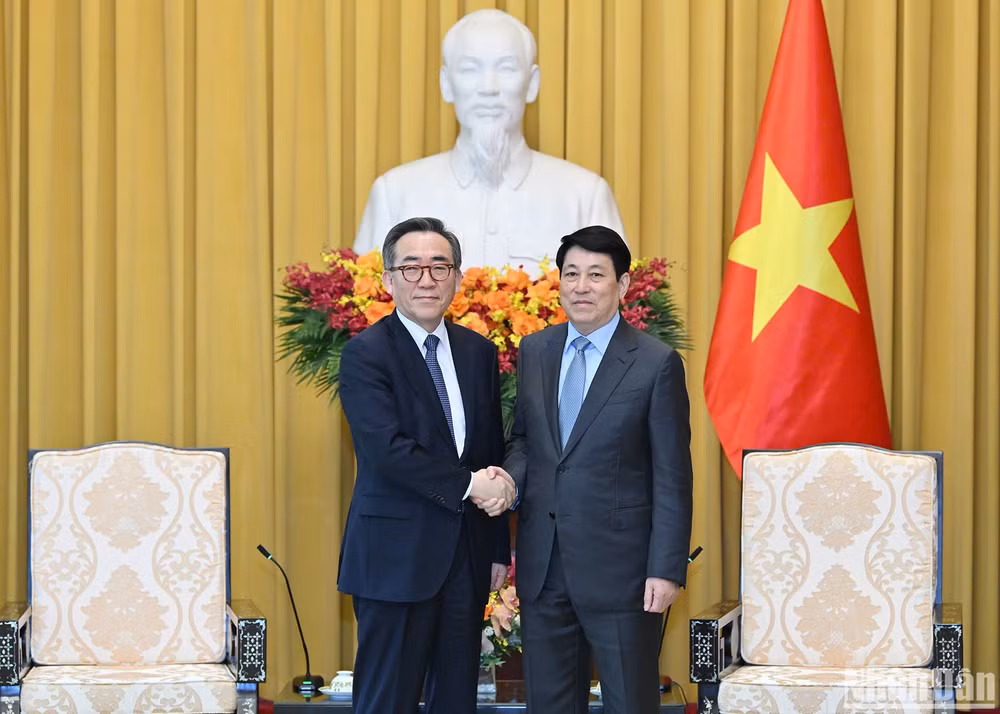 Chủ tịch nước Lương Cường tiếp Bộ trưởng Ngoại giao Hàn Quốc Cho Tae-yul.