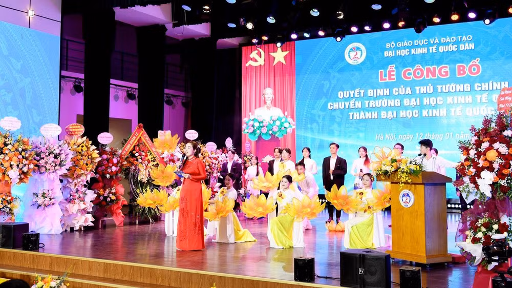 Biểu diễn văn nghệ tại buổi lễ.