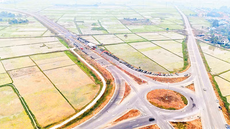 Ðiểm giao đường Vạn Thiện-Bến En với mạng lưới giao thông nội tỉnh Thanh Hóa và đường cao tốc bắc-nam. 