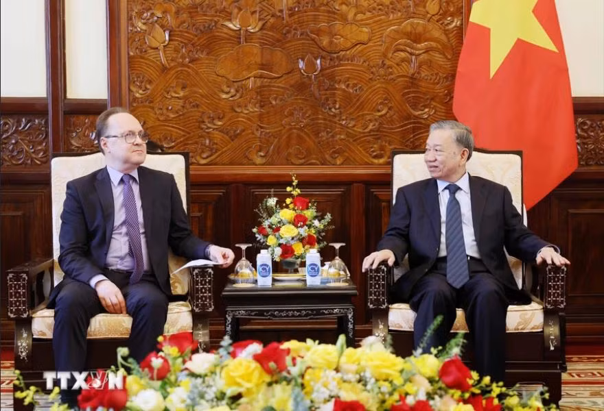 Chủ tịch nước Tô Lâm tiếp Đại sứ Liên bang Nga tại Việt Nam Gennady Bezdetko.
