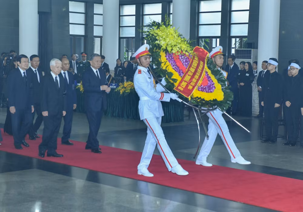 Toàn cảnh Lễ viếng Tổng Bí thư Nguyễn Phú Trọng: Trang nghiêm và xúc động ảnh 57 Toàn cảnh Lễ viếng Tổng Bí thư Nguyễn Phú Trọng: Trang nghiêm và xúc động ảnh 57