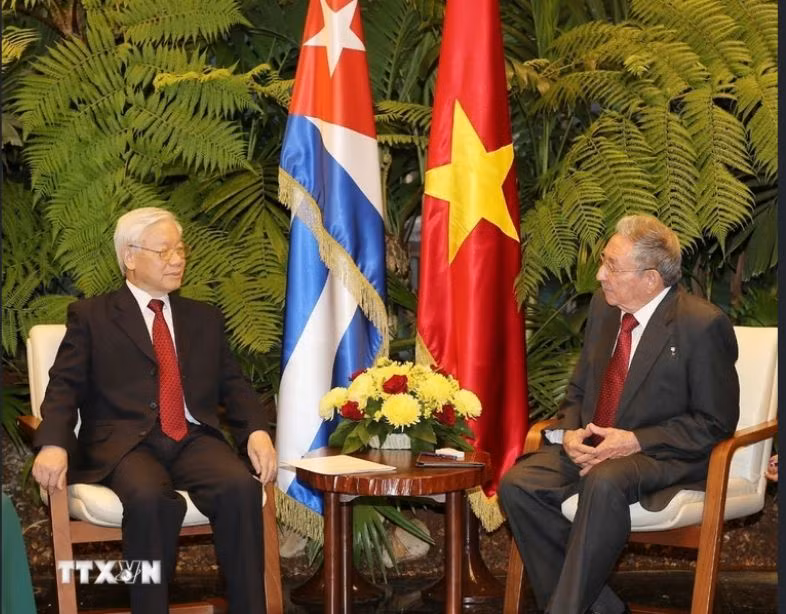Tổng Bí thư Nguyễn Phú Trọng hội đàm với Bí thư Thứ nhất Ban chấp hành Trung ương Đảng Cộng sản Cuba, Chủ tịch Hội đồng Nhà nước và Hội đồng Bộ trưởng Cộng hòa Cuba Raul Castro Ruz chiều 29/3/2018 tại Cung Cách mạng ở Thủ đô La Habana. Tổng Bí thư Nguyễn Phú Trọng hội đàm với Bí thư Thứ nhất Ban chấp hành Trung ương Đảng Cộng sản Cuba, Chủ tịch Hội đồng Nhà nước và Hội đồng Bộ trưởng Cộng hòa Cuba Raul Castro Ruz chiều 29/3/2018 tại Cung Cách mạng ở Thủ đô La Habana.