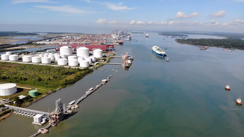 Chuyến tàu LNG đầu tiên nhập cảng LNG Thị Vải. Chuyến tàu LNG đầu tiên nhập cảng LNG Thị Vải.