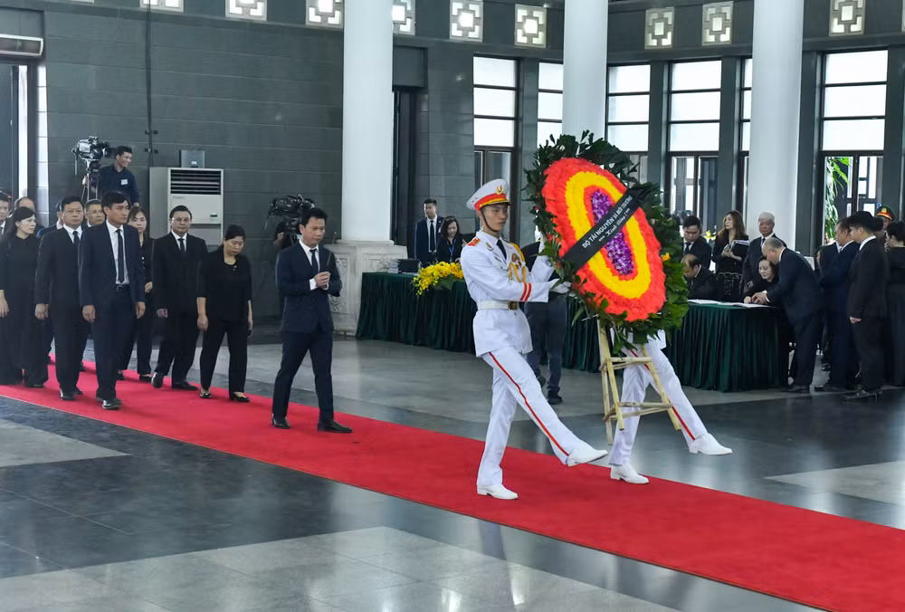 Toàn cảnh Lễ viếng Tổng Bí thư Nguyễn Phú Trọng: Trang nghiêm và xúc động ảnh 157 Toàn cảnh Lễ viếng Tổng Bí thư Nguyễn Phú Trọng: Trang nghiêm và xúc động ảnh 157