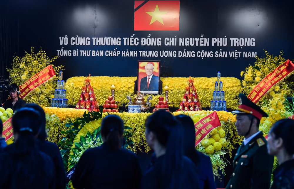 Toàn cảnh Lễ viếng Tổng Bí thư Nguyễn Phú Trọng: Trang nghiêm và xúc động ảnh 17 Toàn cảnh Lễ viếng Tổng Bí thư Nguyễn Phú Trọng: Trang nghiêm và xúc động ảnh 17