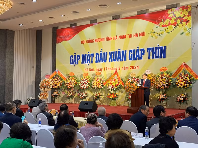 Đồng chí Nguyễn Đức Vượng, Phó Chủ tịch Ủy ban nhân dân tỉnh Hà Nam thông tin về tình hình phát triển kinh tế-xã hội của địa phương trong năm 2023.