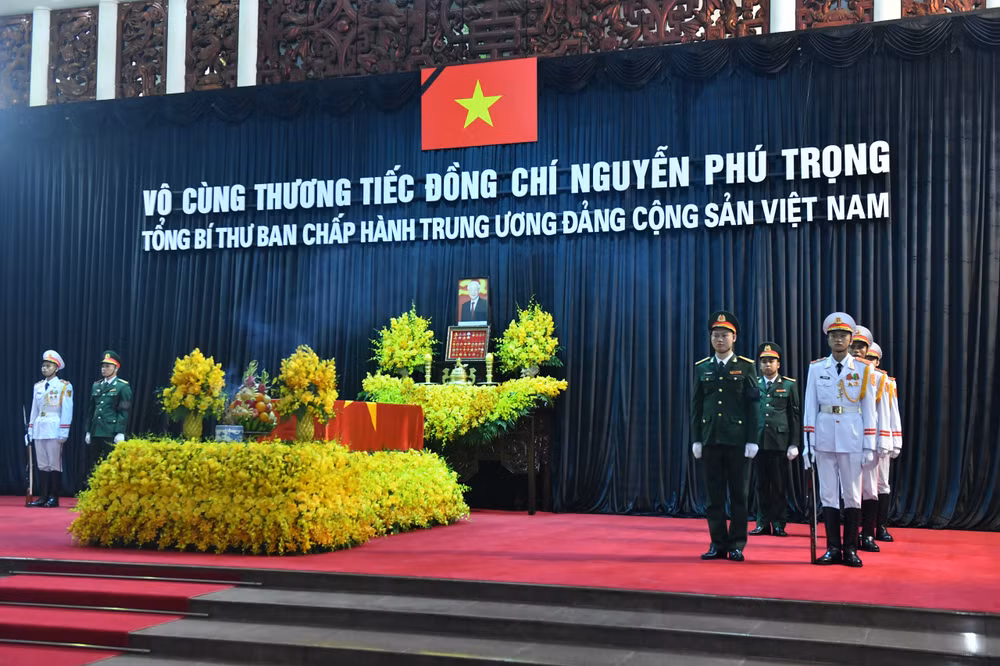 Toàn cảnh Lễ viếng Tổng Bí thư Nguyễn Phú Trọng: Trang nghiêm và xúc động ảnh 8 Toàn cảnh Lễ viếng Tổng Bí thư Nguyễn Phú Trọng: Trang nghiêm và xúc động ảnh 8