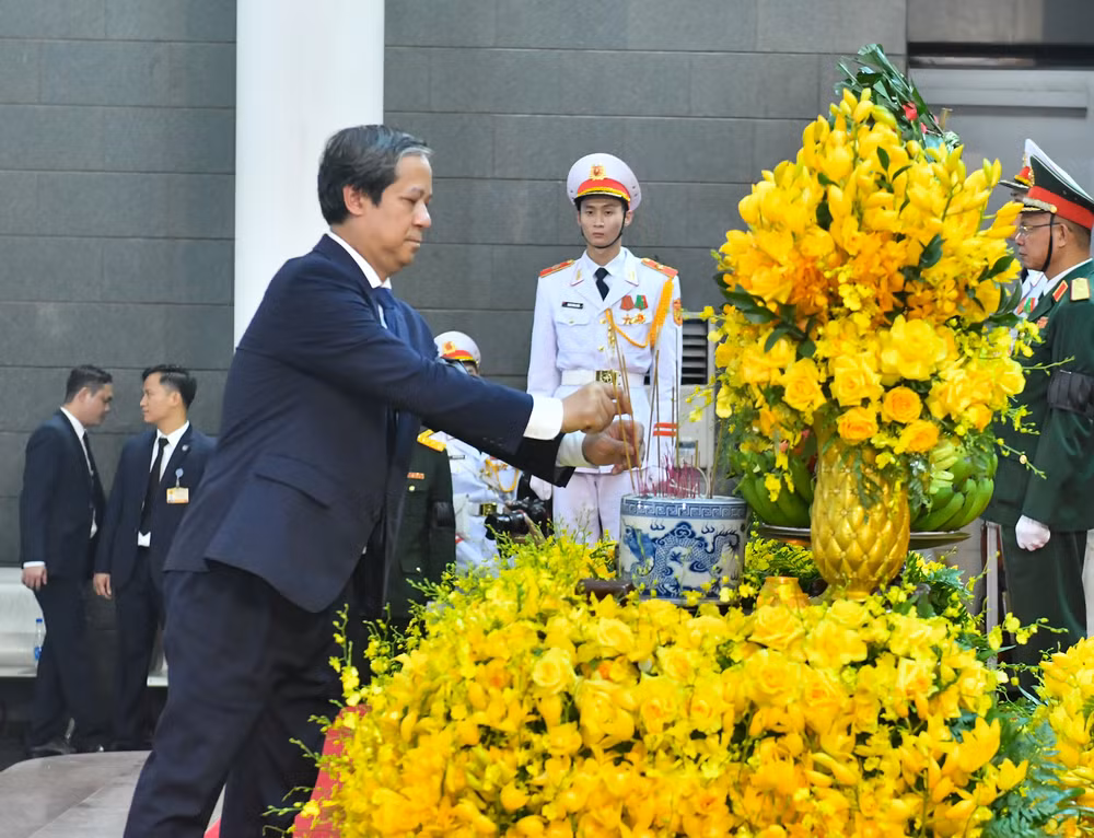 Toàn cảnh Lễ viếng Tổng Bí thư Nguyễn Phú Trọng: Trang nghiêm và xúc động ảnh 211 Toàn cảnh Lễ viếng Tổng Bí thư Nguyễn Phú Trọng: Trang nghiêm và xúc động ảnh 211