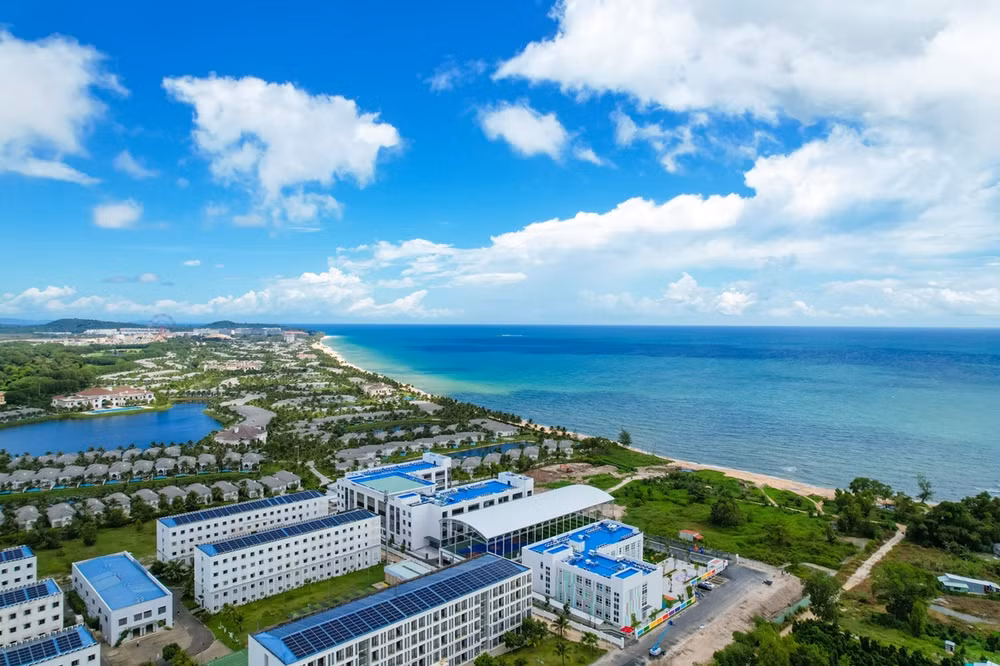 Vinschool Grand World có vị trí đắc địa ngay bên bờ biển. Vinschool Grand World có vị trí đắc địa ngay bên bờ biển.