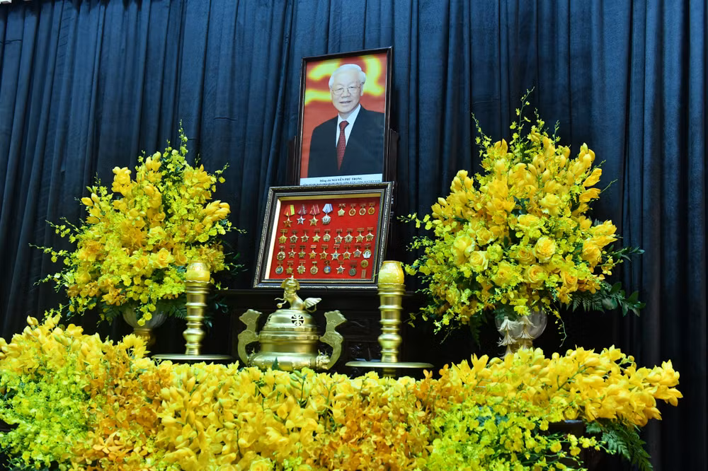 Toàn cảnh Lễ viếng Tổng Bí thư Nguyễn Phú Trọng: Trang nghiêm và xúc động ảnh 7 Toàn cảnh Lễ viếng Tổng Bí thư Nguyễn Phú Trọng: Trang nghiêm và xúc động ảnh 7