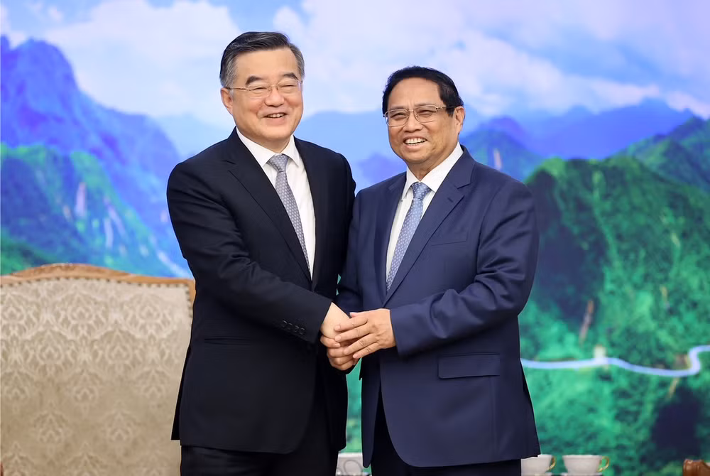 Thủ tướng Phạm Minh Chính tiếp đồng chí Trương Khánh Vĩ, Phó Ủy viên trưởng Nhân đại Trung Quốc. (Ảnh: TRẦN HẢI)