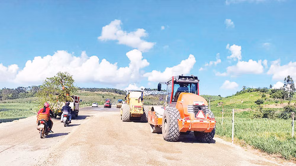 Xây dựng tuyến đường cao tốc Quy Nhơn-Pleiku sẽ giúp giảm áp lực giao thông trên tuyến Quốc lộ 19. 