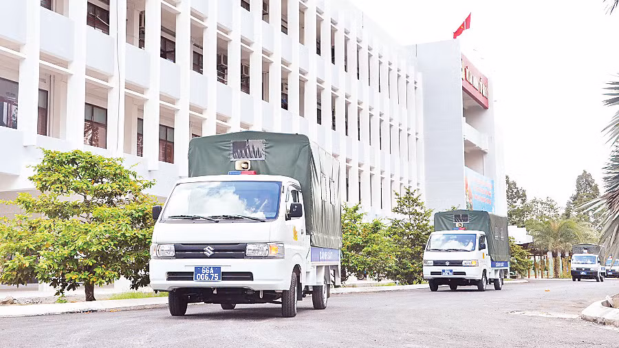 Ô-tô tải chuyên dùng được bàn giao cho công an phường điển hình, kiểu mẫu và công an xã tại tỉnh Đồng Tháp. Ô-tô tải chuyên dùng được bàn giao cho công an phường điển hình, kiểu mẫu và công an xã tại tỉnh Đồng Tháp.