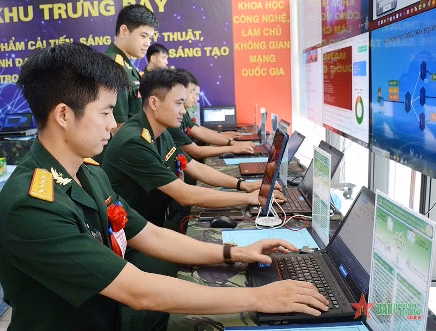 Trung tâm 286, Bộ Tư lệnh 86 (Bộ Quốc phòng) trưng bày sản phẩm tác chiến không gian mạng, bảo đảm công nghệ thông tin tại Đại hội thi đua quyết thắng giai đoạn 2019-2024 của đơn vị. (Nguồn: Bộ Tư lệnh 86)