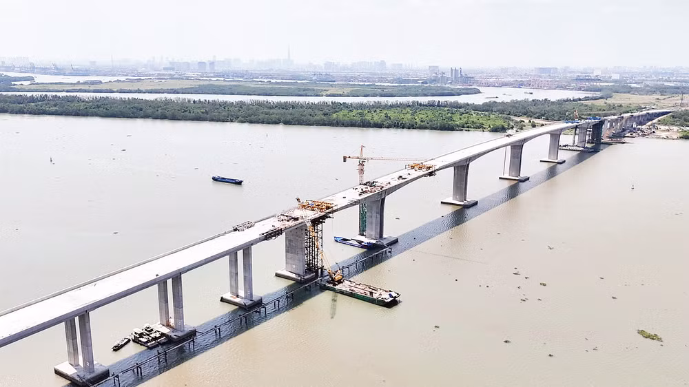 Cầu Nhơn Trạch trên tuyến Vành đai 3 nối Thành phố Hồ Chí Minh và Đồng Nai sẽ thông xe kỹ thuật trước ngày 30/4/2025. 