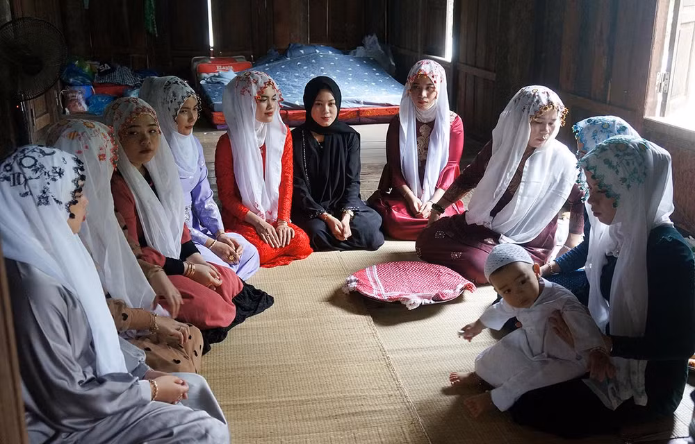 Trang phục nữ giới Chăm Islam Trang phục nữ giới Chăm Islam