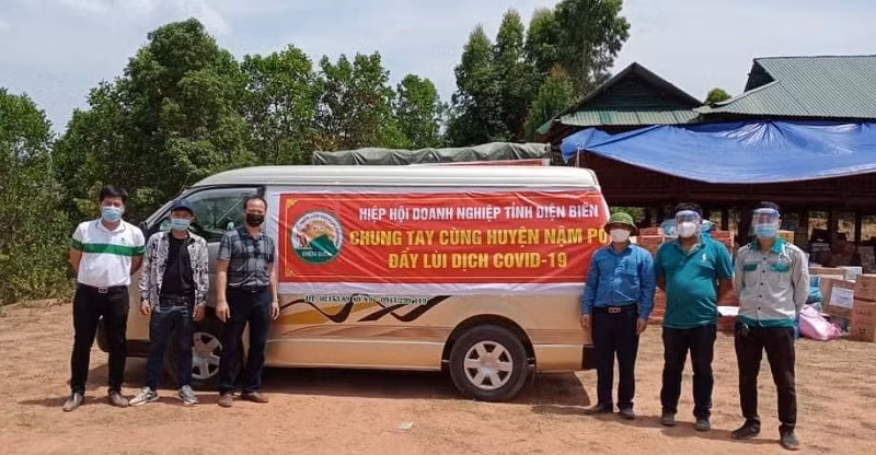 Quãng thời gian khó khăn nhất, Hiệp hội doanh nghiệp tỉnh Điện Biên đã chủ động kêu gọi doanh nghiệp hội viên ủng hộ gần 3 tỷ đồng hỗ trợ địa phương phòng, chống bệnh dịch Covid-19. Quãng thời gian khó khăn nhất, Hiệp hội doanh nghiệp tỉnh Điện Biên đã chủ động kêu gọi doanh nghiệp hội viên ủng hộ gần 3 tỷ đồng hỗ trợ địa phương phòng, chống bệnh dịch Covid-19.