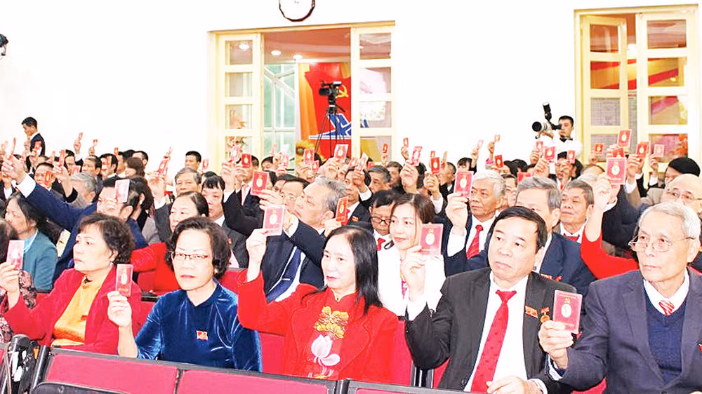 Các đại biểu tham dự Đại hội Đảng bộ phường Ngọc Lâm (quận Long Biên) nhiệm kỳ 2025-2030. 