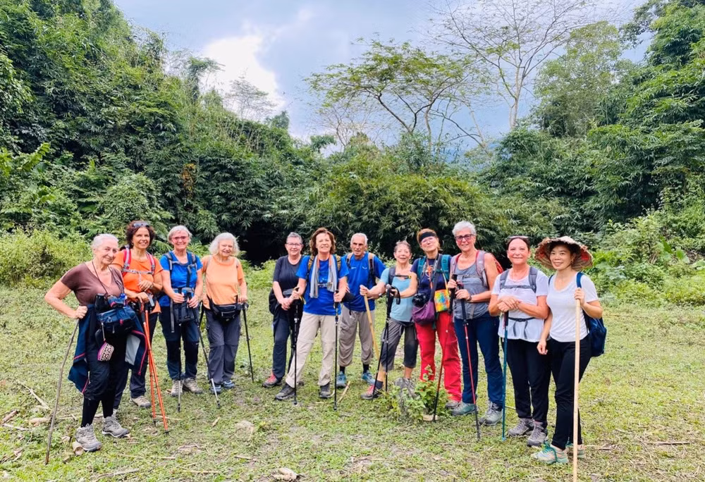 Du khách nước ngoài trekking Vườn quốc gia Ba Bể. Du khách nước ngoài trekking Vườn quốc gia Ba Bể.