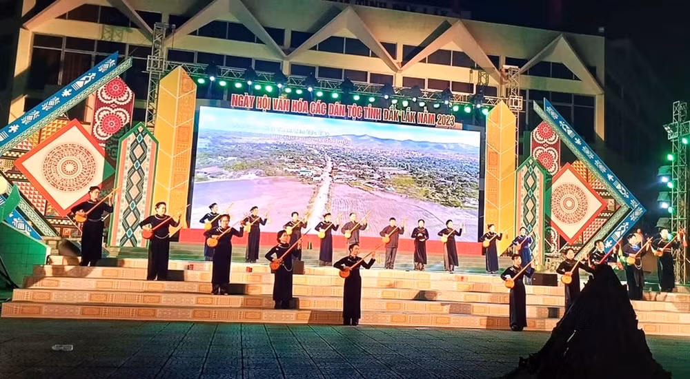 Tiết mục văn nghệ của các dân tộc phía Tây Bắc. Tiết mục văn nghệ của các dân tộc phía Tây Bắc.