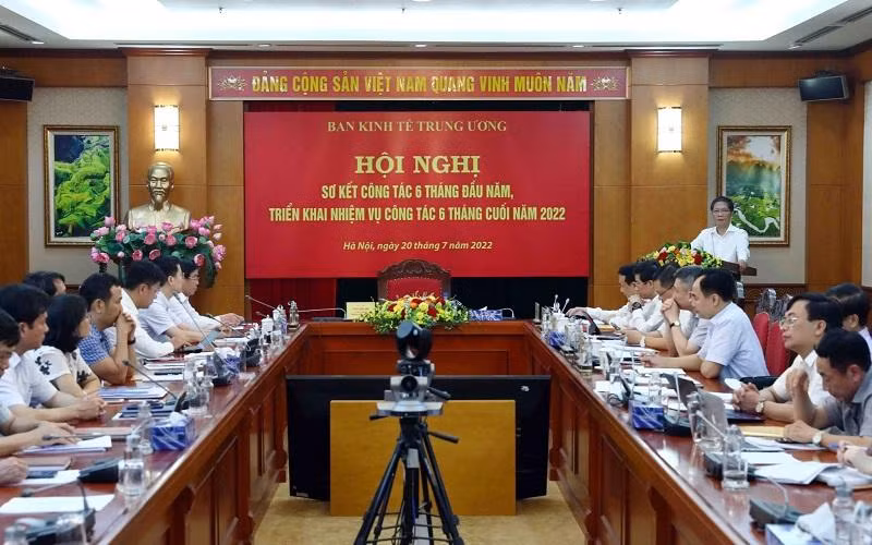 Đồng chí Trần Tuấn Anh phát biểu tại hội nghị.