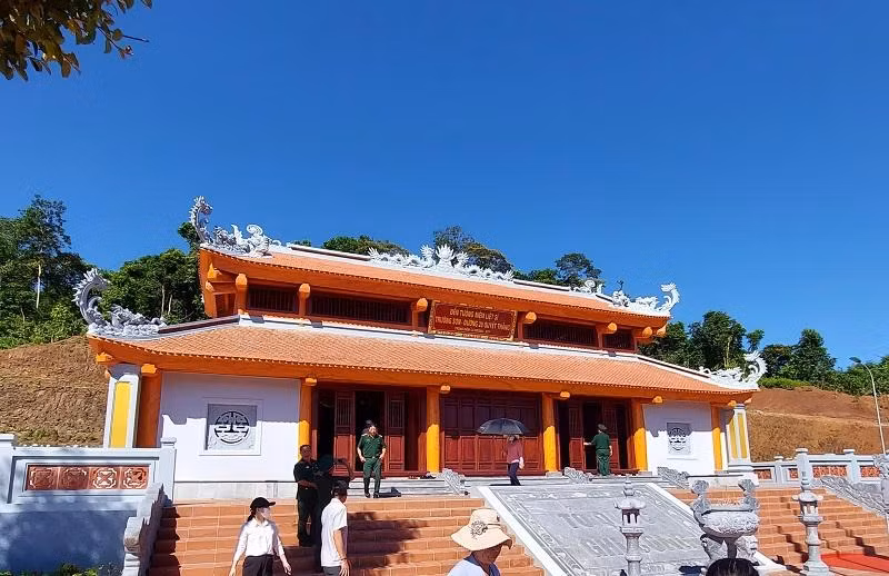 Đền tưởng niệm liệt sĩ Trường Sơn đường 20 Quyết thắng, trọng điểm Cà Roòng - ATP.