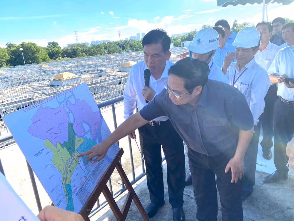 Thủ tướng Chính phủ Phạm Minh Chính kiểm tra thực tế tại công trình Nhà máy Xử lý nước thải Bình Hưng, huyện Bình Chánh. Thủ tướng Chính phủ Phạm Minh Chính kiểm tra thực tế tại công trình Nhà máy Xử lý nước thải Bình Hưng, huyện Bình Chánh.
