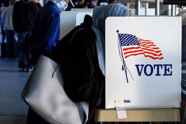 Cử tri Mỹ bỏ phiếu tại bang Oklahoma, ngày 30/10/2022. (Ảnh: Reuters)