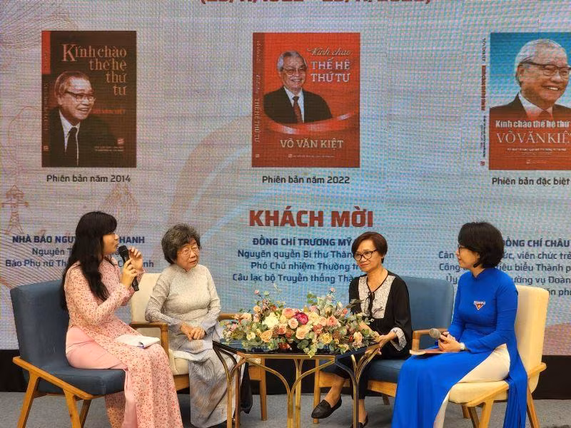 Các diễn giả trong buổi giao lưu giới thiệu tác phẩm “Kính chào thế hệ thứ tư”.