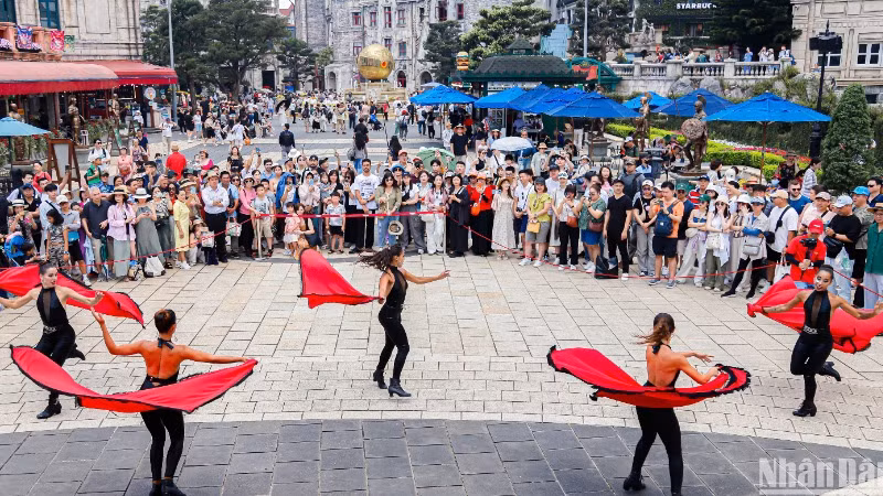 Bà Nà Hill là điểm đến được nhiều người dân, du khách lựa chọn khi đến Đà Nẵng. (Ảnh: ANH ĐÀO) Bà Nà Hill là điểm đến được nhiều người dân, du khách lựa chọn khi đến Đà Nẵng. (Ảnh: ANH ĐÀO)