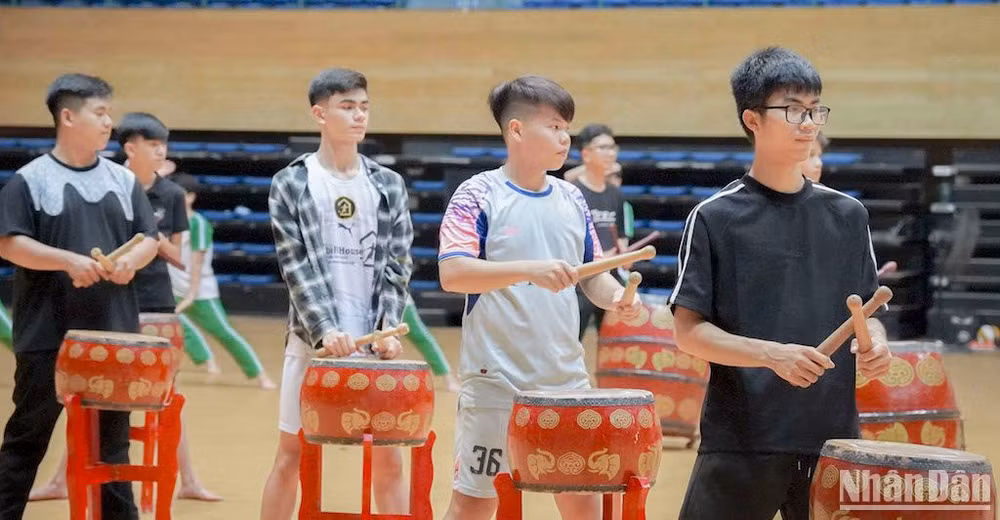 Các tiết mục được luyện tập bài bản và theo đúng kịch bản xây dựng nhằm mang lại hình ảnh đẹp nhất của Việt Nam đến với bạn bè trong khu vực Đông Nam Á tại Đại hội Thể thao lần thứ 13. (Ảnh ANH ĐÀO) Các tiết mục được luyện tập bài bản và theo đúng kịch bản xây dựng nhằm mang lại hình ảnh đẹp nhất của Việt Nam đến với bạn bè trong khu vực Đông Nam Á tại Đại hội Thể thao lần thứ 13. (Ảnh ANH ĐÀO)