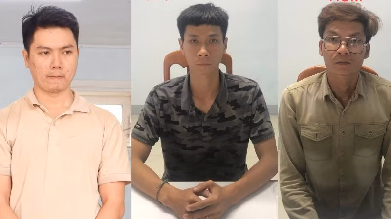 Các đối tượng Huỳnh Trọng Hiệp, Phạm Viết Vinh và Nguyễn Thành Đạt (từ trái qua) bị bắt giữ. (Ảnh: Công an Đà Nẵng cung cấp) Các đối tượng Huỳnh Trọng Hiệp, Phạm Viết Vinh và Nguyễn Thành Đạt (từ trái qua) bị bắt giữ. (Ảnh: Công an Đà Nẵng cung cấp)