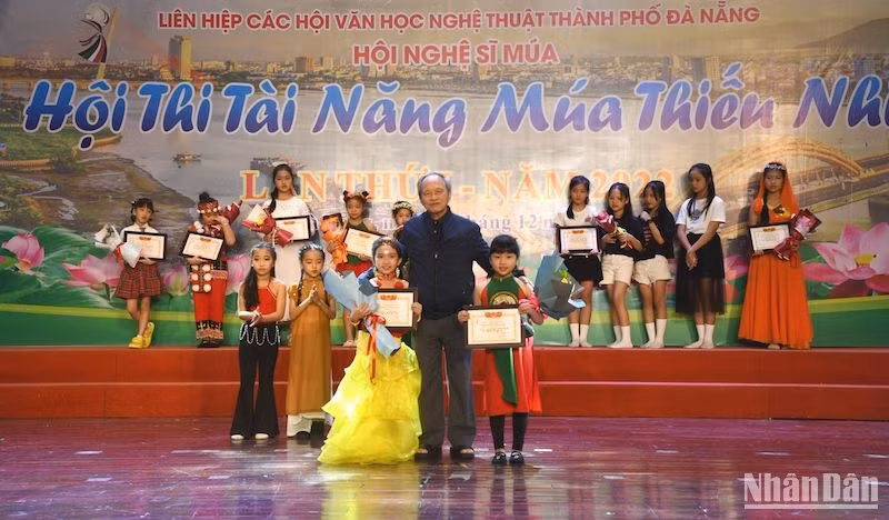 Đà Nẵng đa dạng các hoạt động văn hóa, nghệ thuật. (Ảnh: ANH ĐÀO) Đà Nẵng đa dạng các hoạt động văn hóa, nghệ thuật. (Ảnh: ANH ĐÀO)