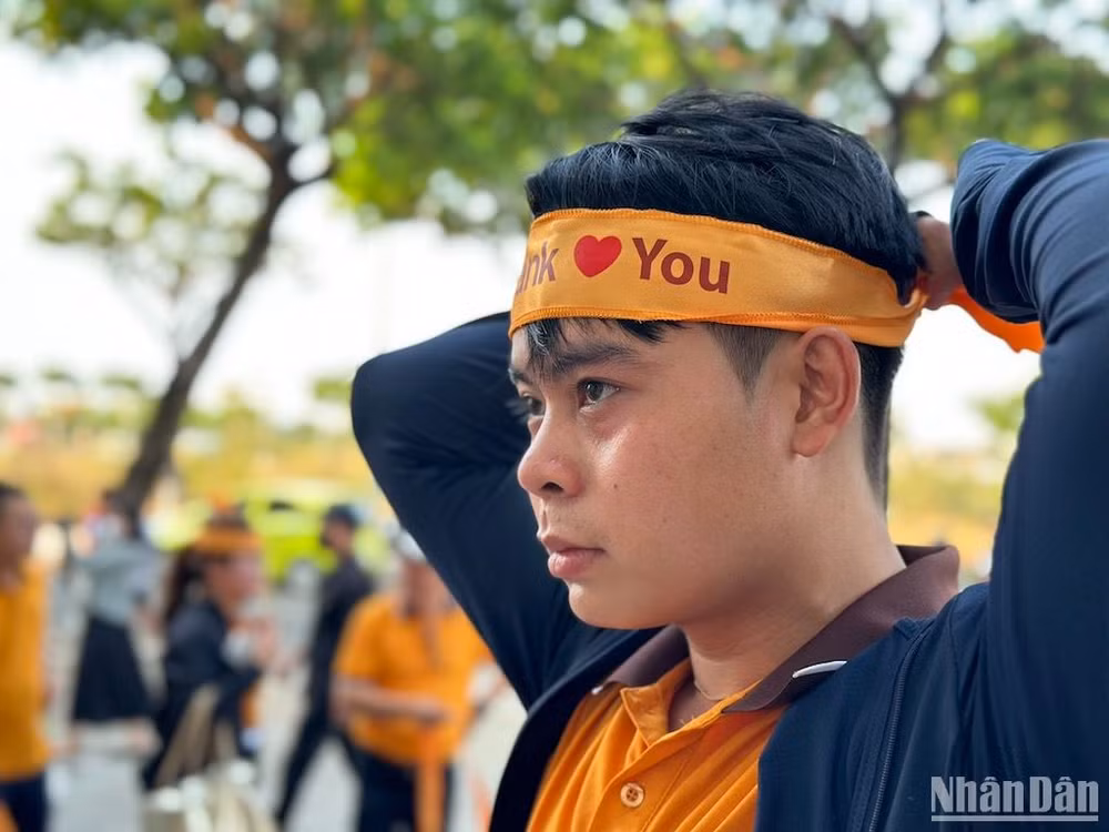 Với giới trẻ, đây là dịp đặc biệt để được trực tiếp gặp thần tượng của mình là Các siêu sao bóng đá Brazil. (Ảnh: ANH ĐÀO)