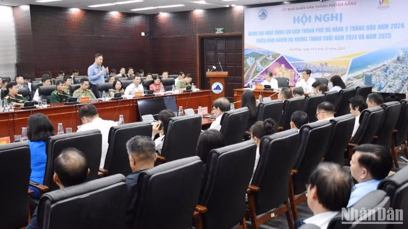 Nhiều ý kiến kiến nghị, đề xuất của các doanh nghiệp du lịch đối với lãnh đạo thành phố Đà Nẵng tại Hội nghị. (Ảnh: ANH ĐÀO) Nhiều ý kiến kiến nghị, đề xuất của các doanh nghiệp du lịch đối với lãnh đạo thành phố Đà Nẵng tại Hội nghị. (Ảnh: ANH ĐÀO)