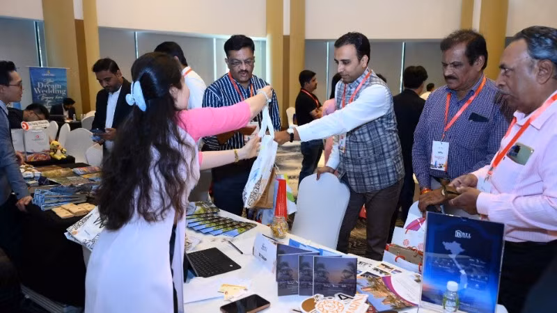 Các doanh nghiệp du lịch Đà Nẵng tham gia, giới thiệu sản phẩm du lịch tại thành phố Ahmedabad, bang Gujarat, Ấn Độ. (Ảnh: Sở Du lịch Đà Nẵng)