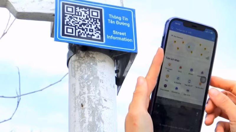 Thành phố Đà Nẵng sẽ lắp đặt QR code tên đường trên toàn thành phố nhằm hỗ trợ người dân, du khách trong việc truy cập, tìm hiểu lịch sử, văn hóa từ tên đường cũng như các thông tin cơ bản nhất về địa điểm, lý trình, lộ giới tên đường. (Ảnh: ANH ĐÀO)