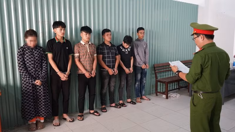 Nhóm đối tượng vừa bị cơ quan cảnh sát điều tra Công an TP Đà Nẵng khởi tố vì các hành vi “Cố ý gây thương tích” và “Gây rối trật tự công cộng”. (Ảnh Công an cung cấp) Nhóm đối tượng vừa bị cơ quan cảnh sát điều tra Công an TP Đà Nẵng khởi tố vì các hành vi “Cố ý gây thương tích” và “Gây rối trật tự công cộng”. (Ảnh Công an cung cấp)