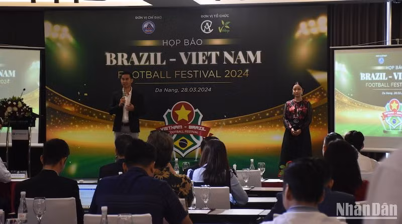 Ban tổ chức thông tin về “Lễ hội Bóng đá Brazil - Việt Nam năm 2024” diễn ra từ ngày 27-28/4 tại thành phố Đà Nẵng. Ban tổ chức thông tin về “Lễ hội Bóng đá Brazil - Việt Nam năm 2024” diễn ra từ ngày 27-28/4 tại thành phố Đà Nẵng.