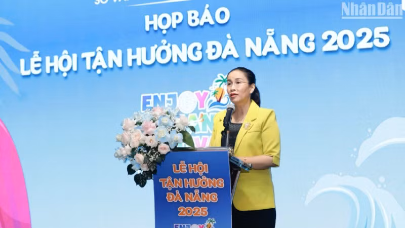 Phó Chủ tịch Ủy ban nhân dân thành phố Đà Nẵng Nguyễn Thị Anh Thi phát biểu tại buổi họp báo. (Ảnh: ANH ĐÀO)